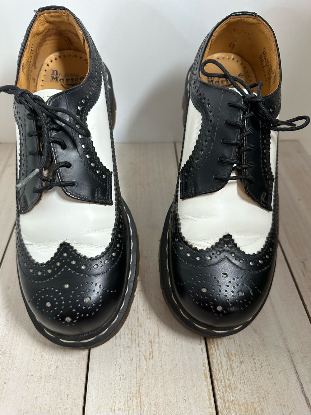 VTG 3989/34 Dr. Martens Brogue wingtip Black and white smooth Leather Oxford